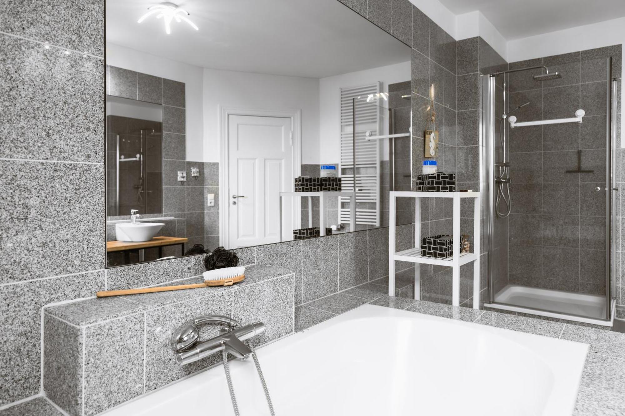 Exklusives Apartment Im Historischen Wohnhaus Mit Kamin, Bad & Viel Platz Bremerhaven Bagian luar foto